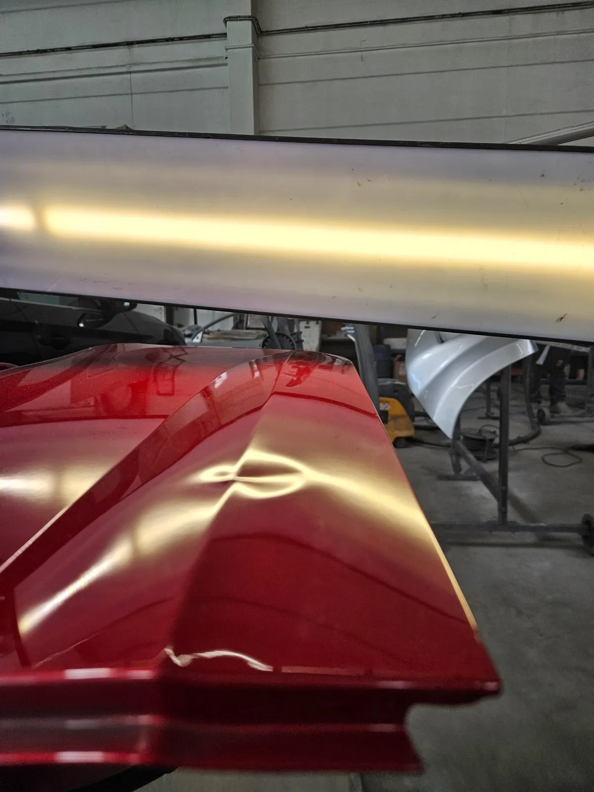 Delle an der Tür — vorher/nachher PDR-Reparatur